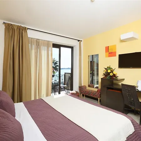 San Giovanni 3*